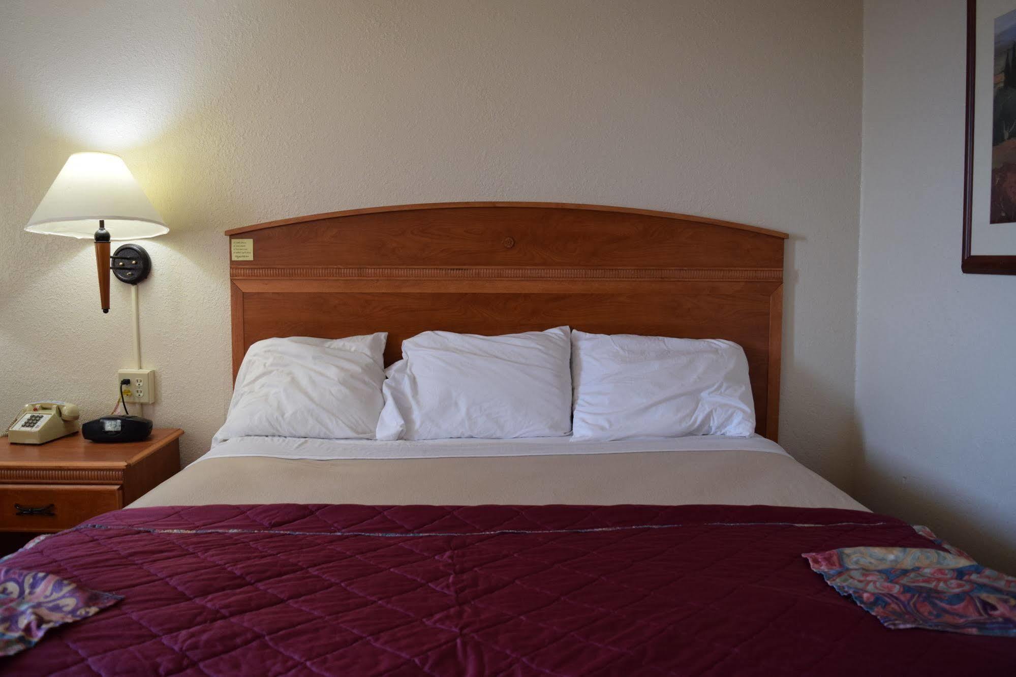 Americas Best Value Inn Jefferson City Exterior foto